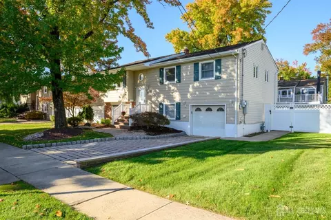 95 New Dover Ave, Colonia, NJ 07067