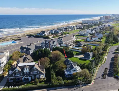 12 Valentine St, Monmouth Beach, NJ 07750