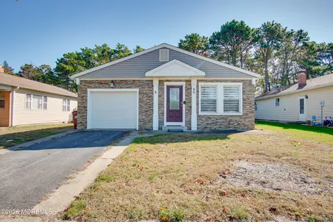 46 Pulaski Blvd, Toms River, NJ 08757
