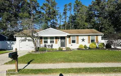 751 N Oak Rd, Lanoka Harbor, NJ 08734