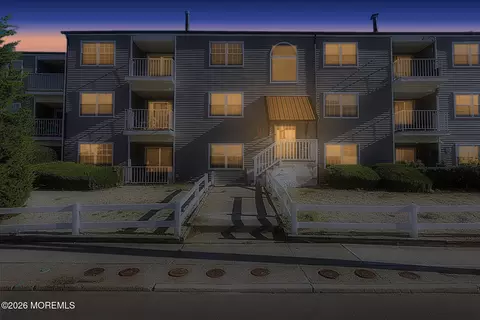 416 Beachway Ave #4C, Keansburg, NJ 07734