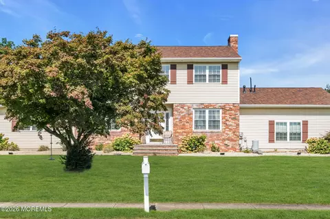 336 Twin Oaks Dr, Toms River, NJ 08753
