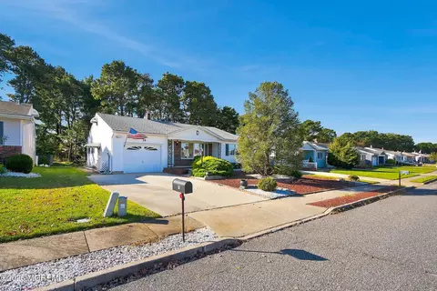 16 Westport Dr, Toms River, NJ 08757