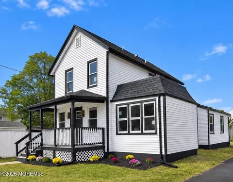 59 Walling Ave, Belford, NJ 07718