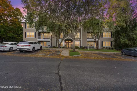 589 St Andrews Pl, Manalapan, NJ 07726
