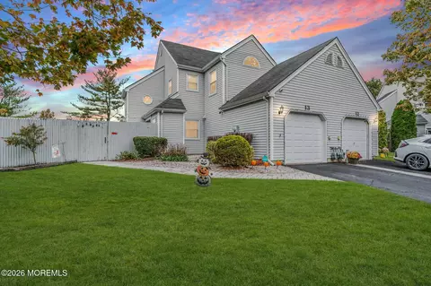 13 Frost Ct, Freehold, NJ 07728