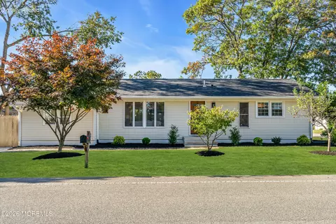 49 Elm St, Beachwood, NJ 08722