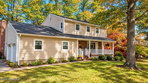 27 Surrey Ln, Eatontown, NJ 07724