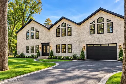5 Oak Ln, Marlboro, NJ 07746