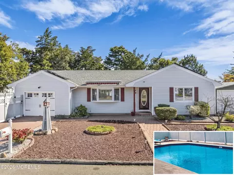 27 Pine Brook Dr, Toms River, NJ 08753