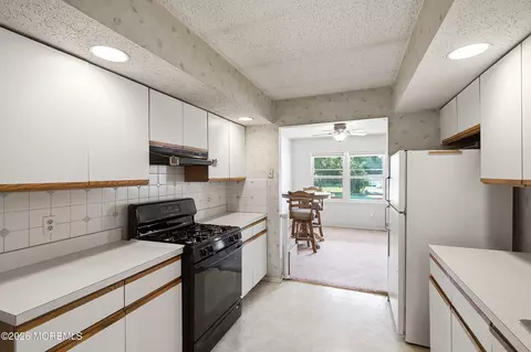 Kitchen - 12 Springhill Dr, Brick, NJ 08724 photo 4 of 5