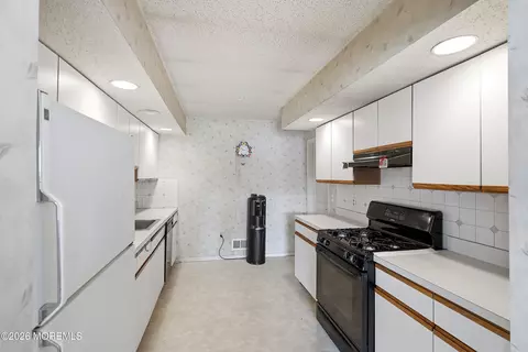 Kitchen - 12 Springhill Dr, Brick, NJ 08724 photo 1 of 5