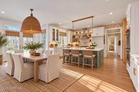 21 Old Queens Ct, Eatontown, NJ 07724