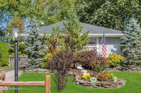 87 Niagara Dr, Toms River, NJ 08753
