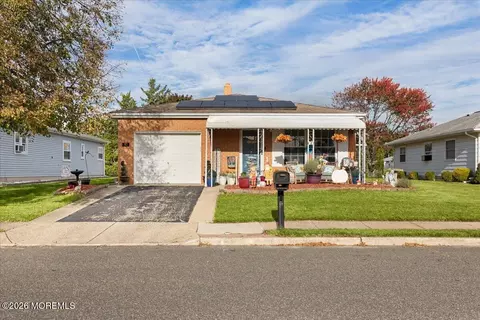57 Hyannis St, Toms River, NJ 08757
