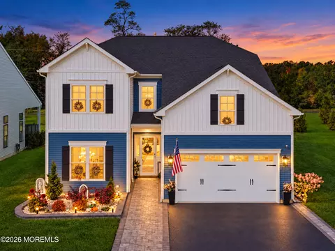 49 Pasture Dr, Farmingdale, NJ 07727