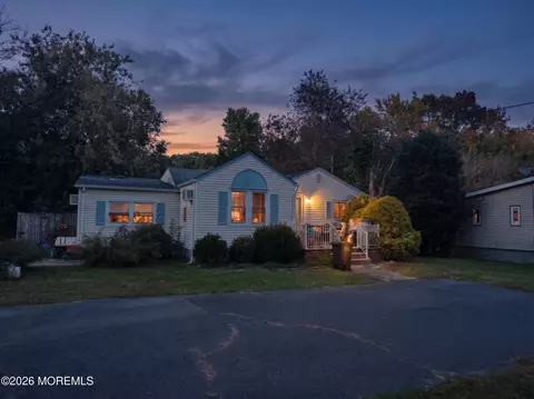 207 Lloyd Rd, Aberdeen, NJ 07747