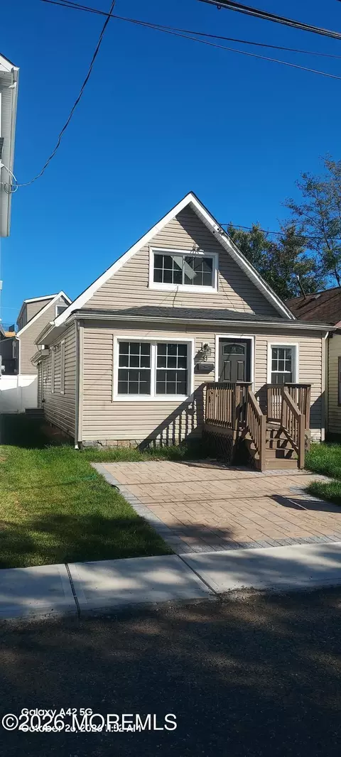9 Woodland Ave, Keansburg, NJ 07734