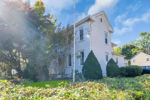 61 Broadway Rd, Freehold, NJ 07728