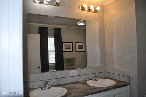 Bath - 7 Fox St, Whiting, NJ 08759 photo 3 of 6