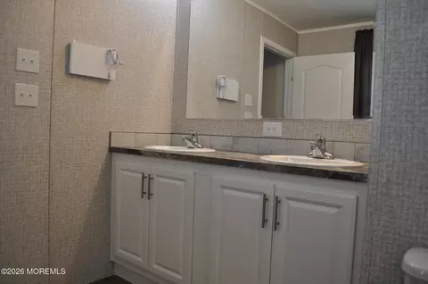 Bath - 7 Fox St, Whiting, NJ 08759 photo 4 of 6