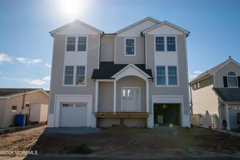 31 Claudia Ln, Manahawkin, NJ 08050