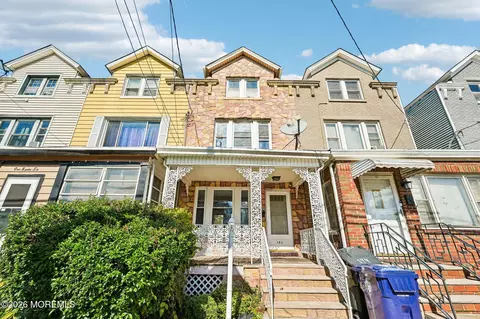 194 Lewis St, Perth Amboy, NJ 08862
