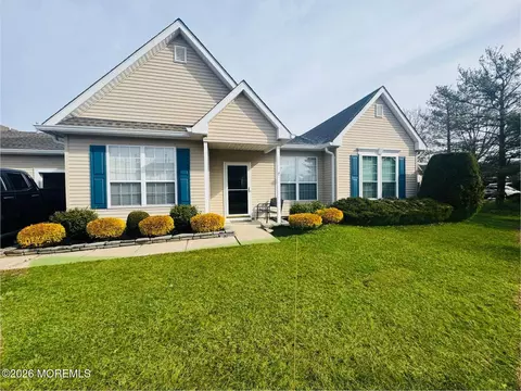 17 Foxwood Rd, Lakewood, NJ 08701
