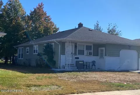 7 Montserrat St, Toms River, NJ 08757