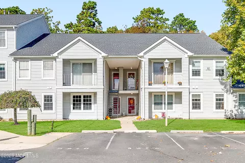 1213 Waters Edge Dr, Toms River, NJ 08753