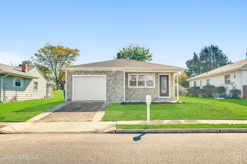 27 Puerto Vallarta St, Toms River, NJ 08757
