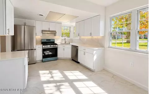 Kitchen - 20 Norwick Dr, Forked River, NJ 08731 photo 3 of 5