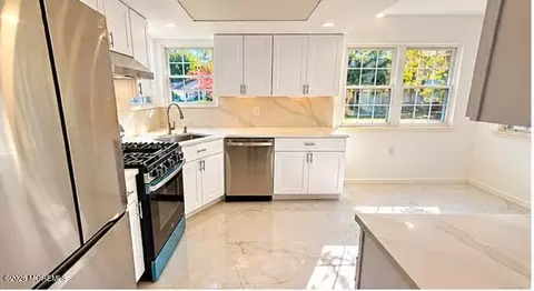 Kitchen - 20 Norwick Dr, Forked River, NJ 08731 photo 1 of 5