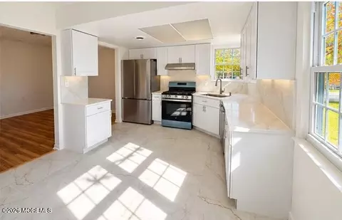 Kitchen - 20 Norwick Dr, Forked River, NJ 08731 photo 2 of 5
