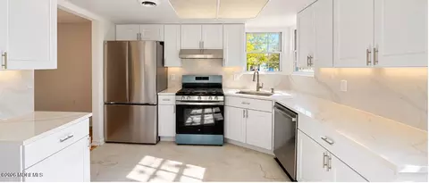 Kitchen - 20 Norwick Dr, Forked River, NJ 08731 photo 4 of 5