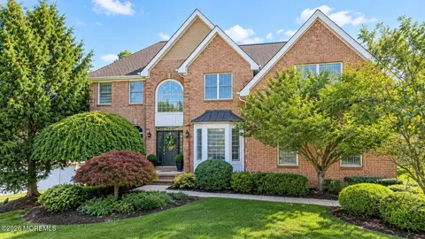 4 Lightfoot Dr, Manalapan, NJ 07726