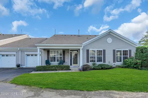 9 Sunnyfield Ln, Lakewood, NJ 08701