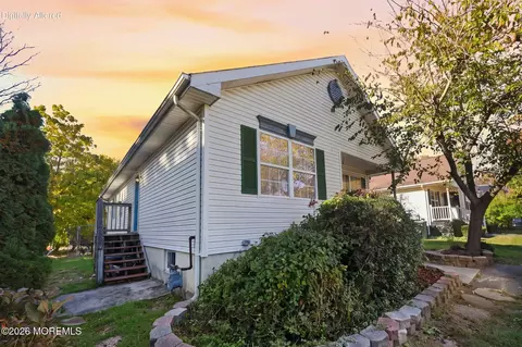 194 S Melville Ave, Lakewood, NJ 08701