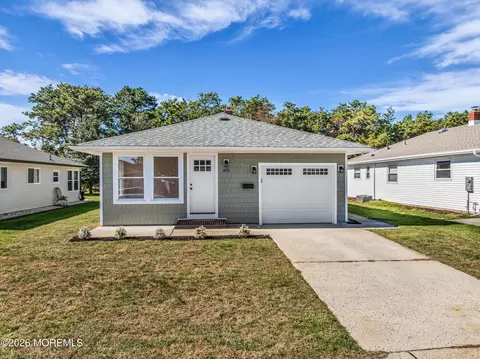 475 Saint Thomas Dr, Toms River, NJ 08757