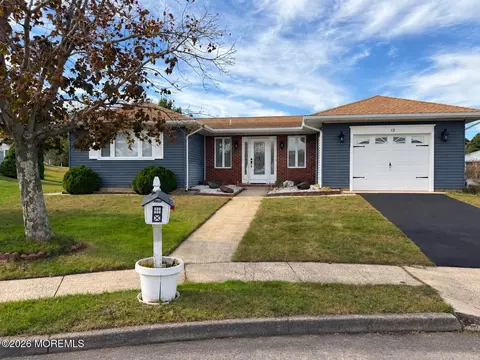 12 Havelock Ter, Toms River, NJ 08757