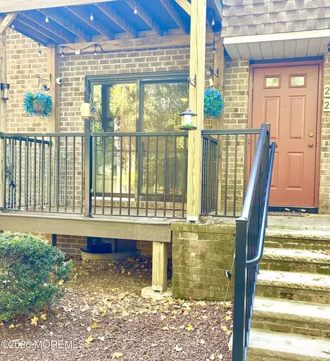 21 Ginger Ct, Eatontown, NJ 07724