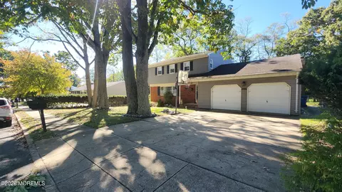 102 Orange St, Oakhurst, NJ 07755