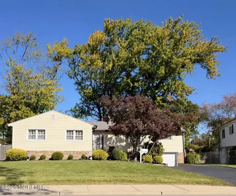 2 Knoll Ter, Hazlet, NJ 07730