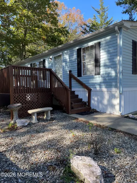 25 Oak Tree Ln, Manahawkin, NJ 08050