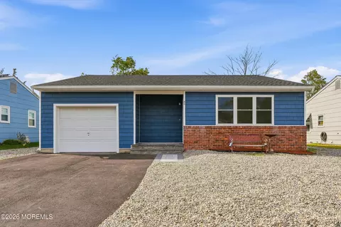 80 Westbrook Dr, Toms River, NJ 08757