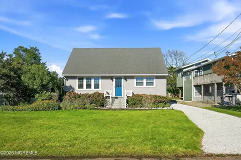 35 W 9th St, Barnegat Light, NJ 08006