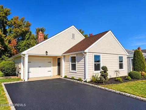 18 Banbury Ave, Manchester, NJ 08759