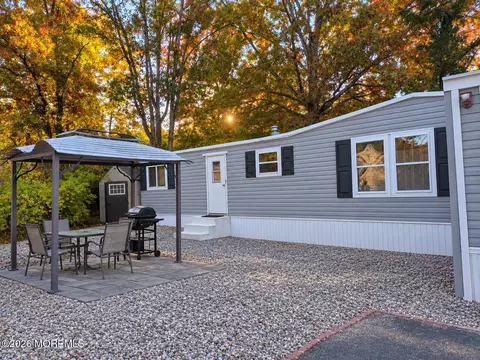 64 Roberts Rd, Toms River, NJ 08755