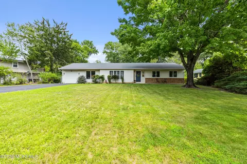 7 Merion Dr, Manalapan, NJ 07726