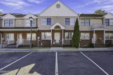 10 Kew Gardens Dr, Lakewood, NJ 08701